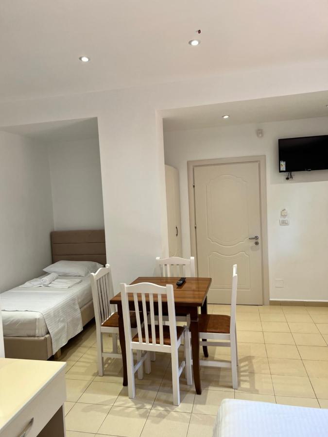 Hotel Moscopole Ksamil Esterno foto